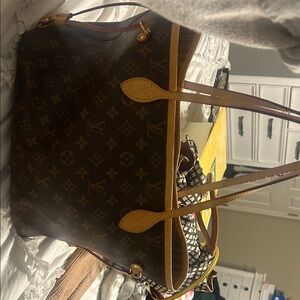 Louis Vuitton Brown Monogram Tote , 2019, MM